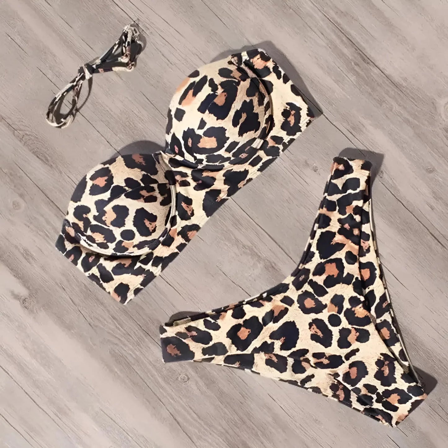Set bikini a due pezzi con stampa leopardata