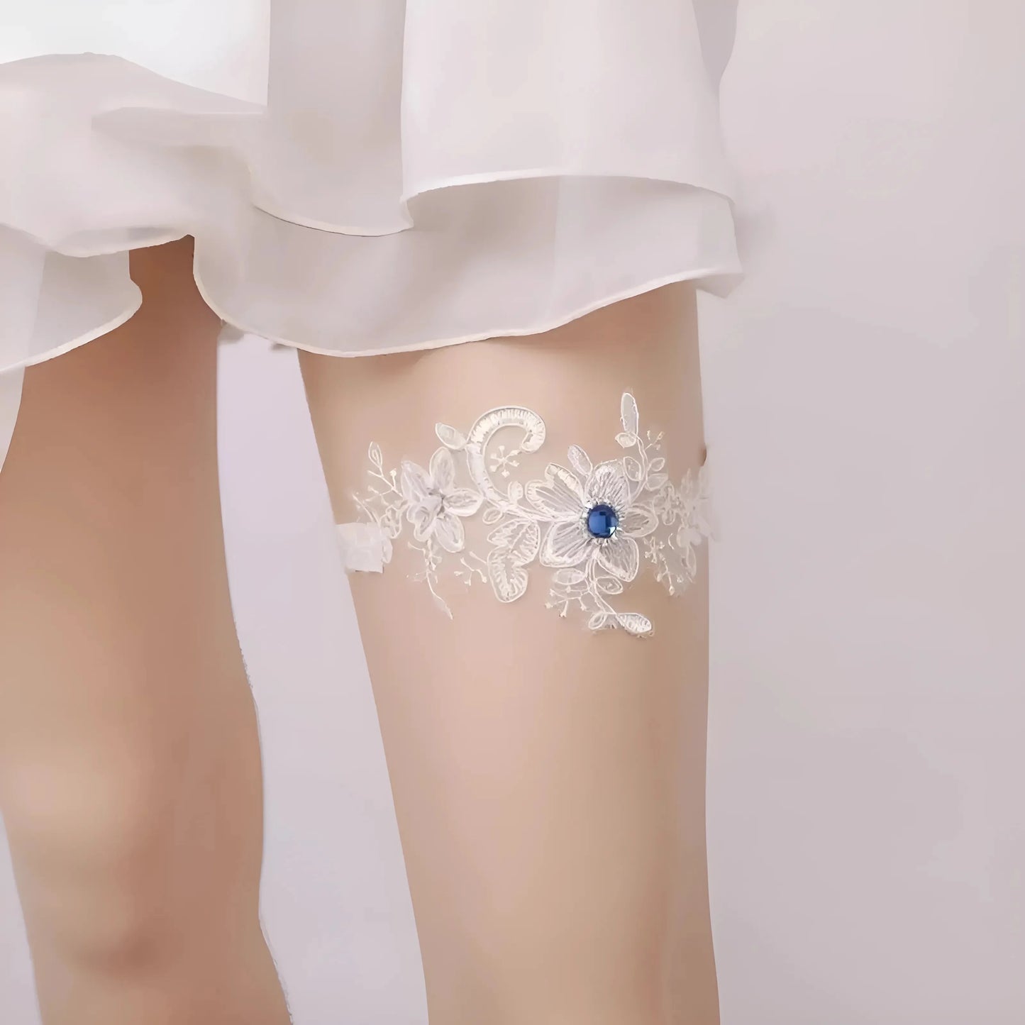 Bianco Garter a forma di fiore con zirconia