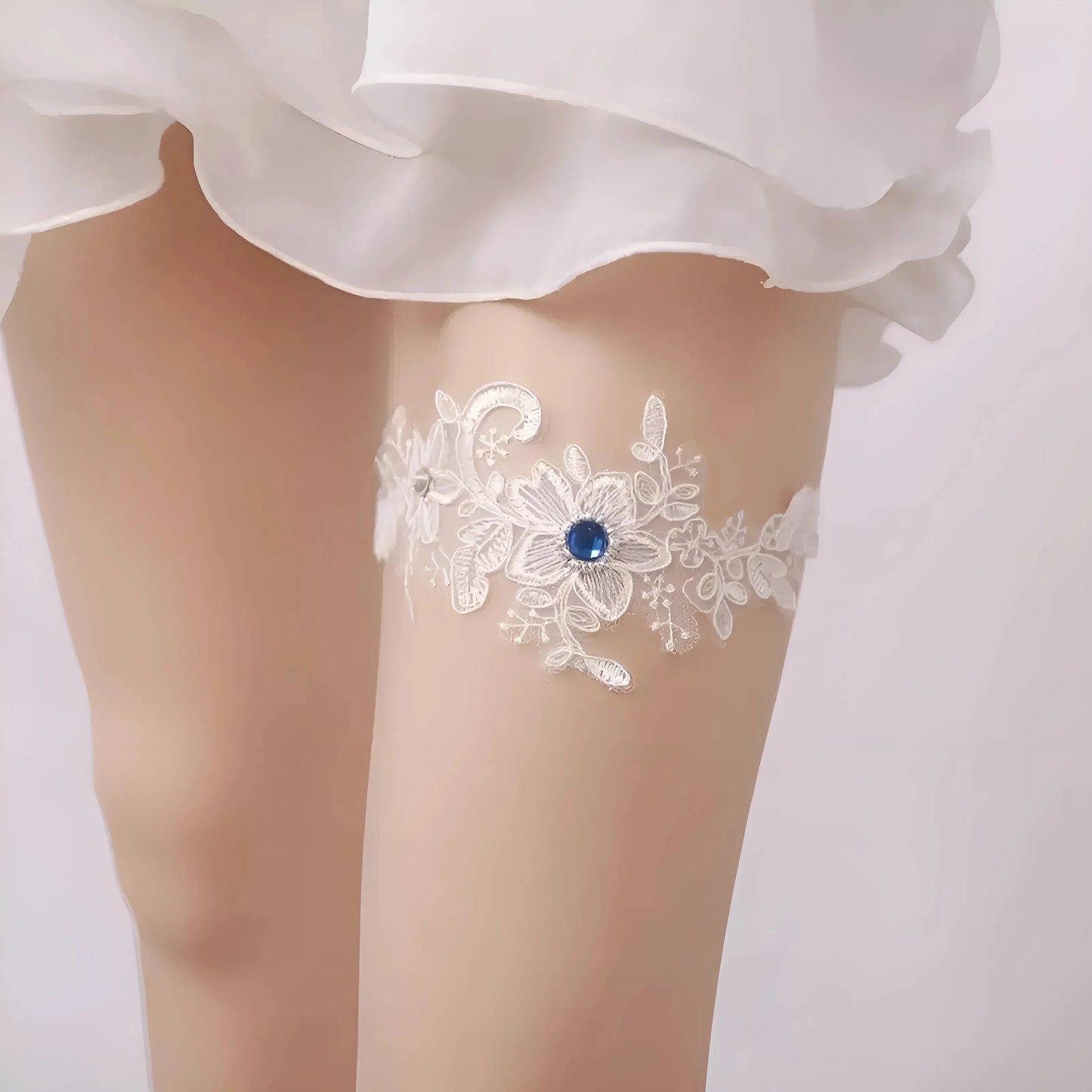 Bianco Garter a forma di fiore con zirconia