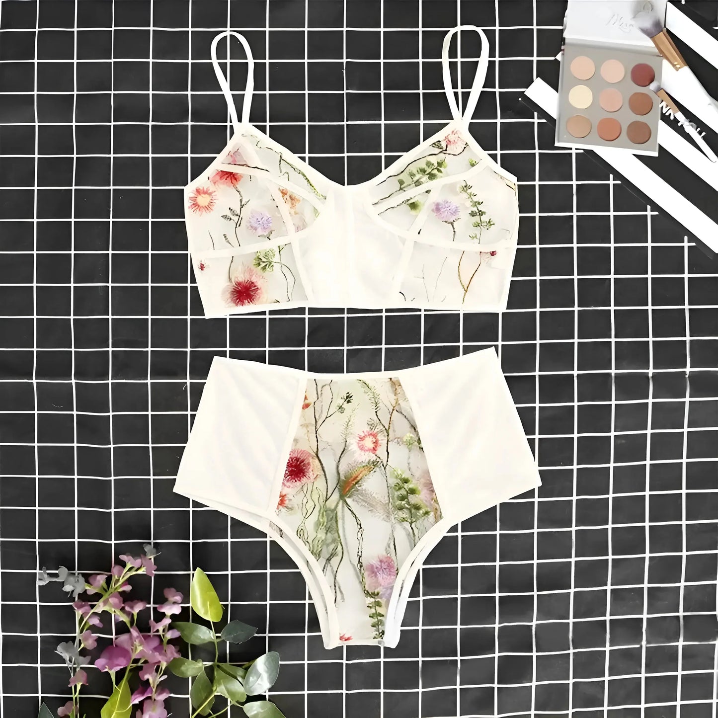 Bianco Set di Lingerie in Pizzo con Delicato Design Floreale