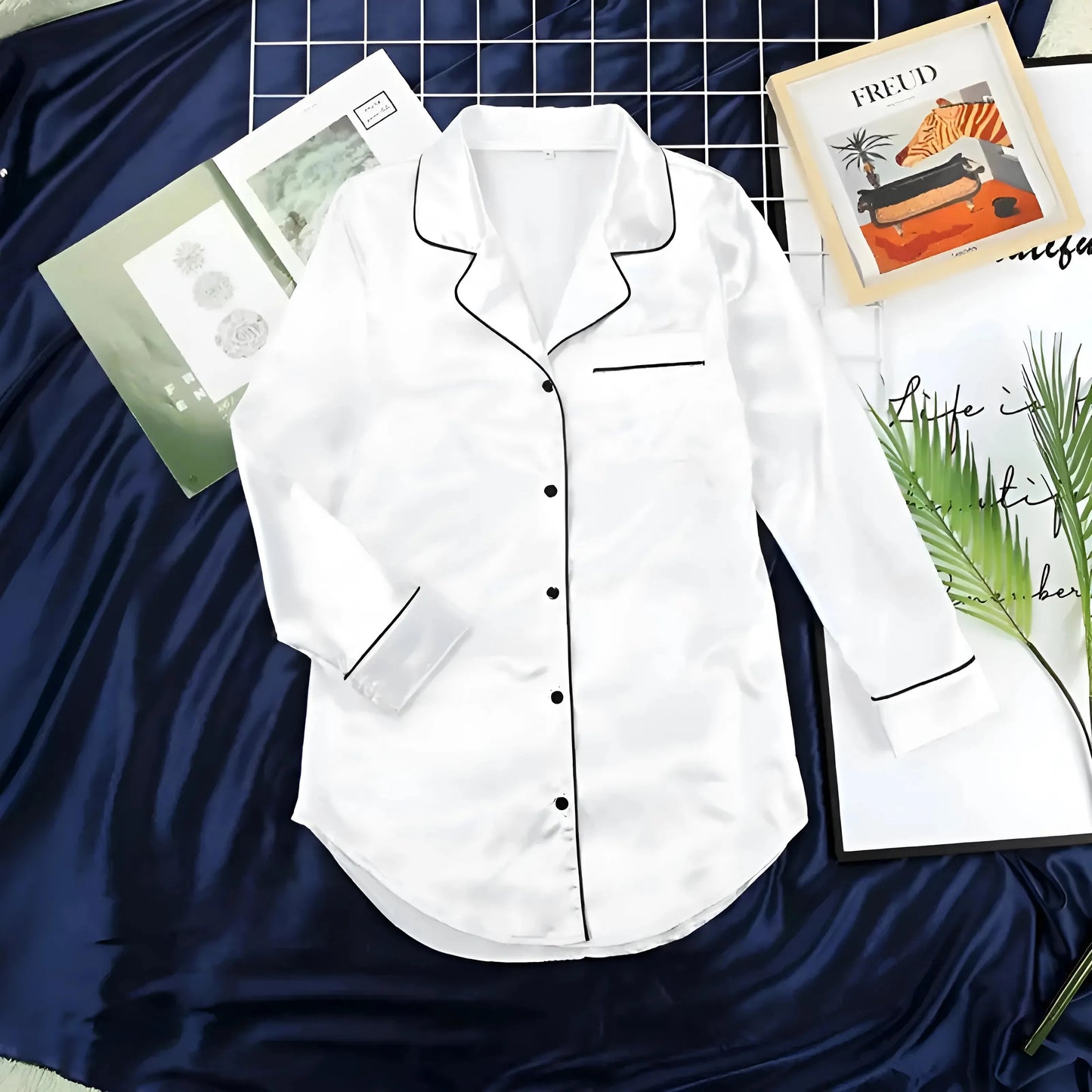 Camicia da notte bianca con rifiniture nere