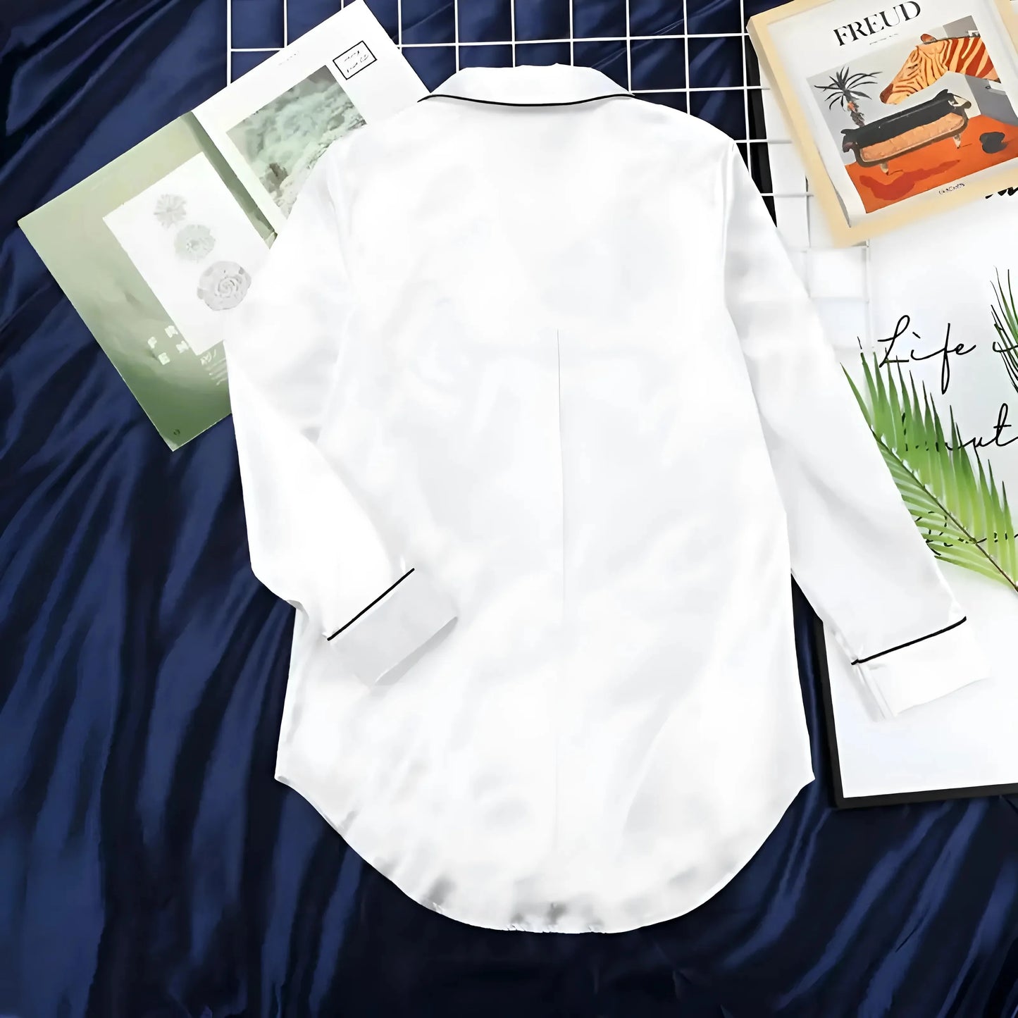 Camicia da notte bianca con rifiniture nere