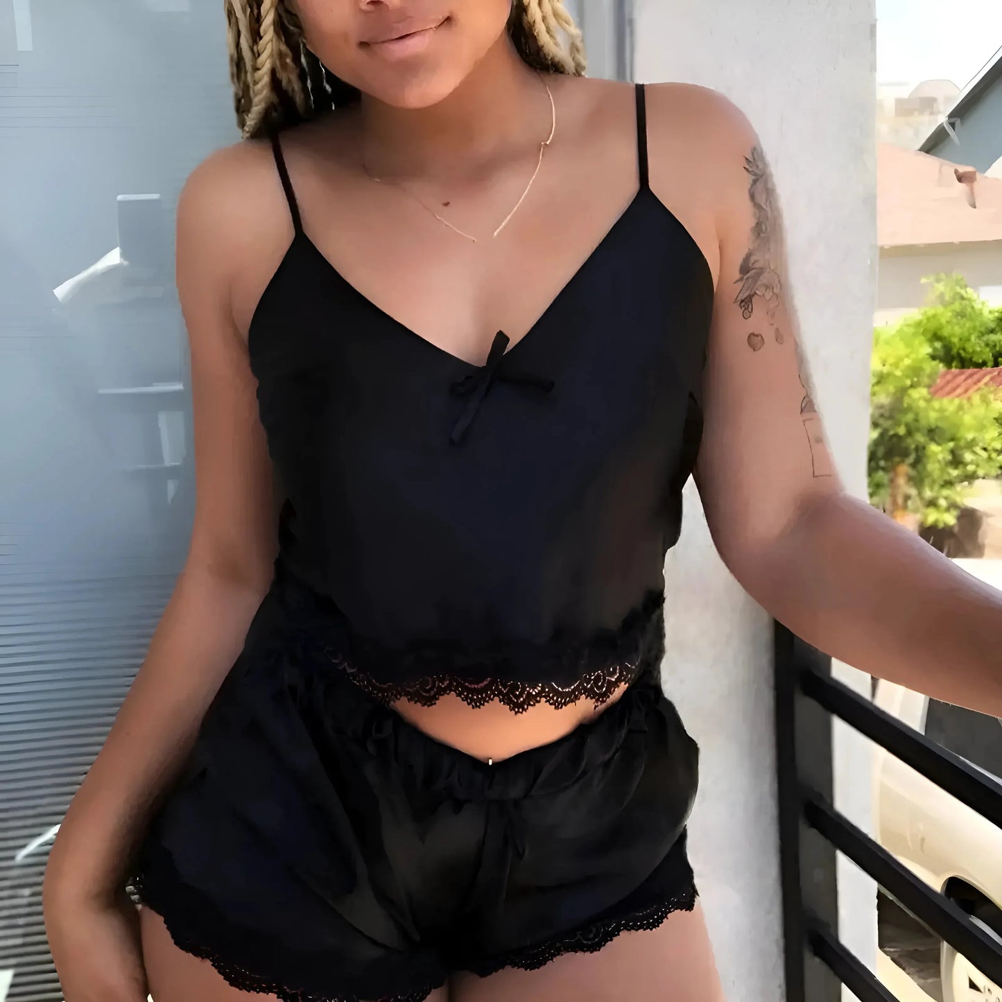 Pigiama da donna con top corto e pantaloni corti