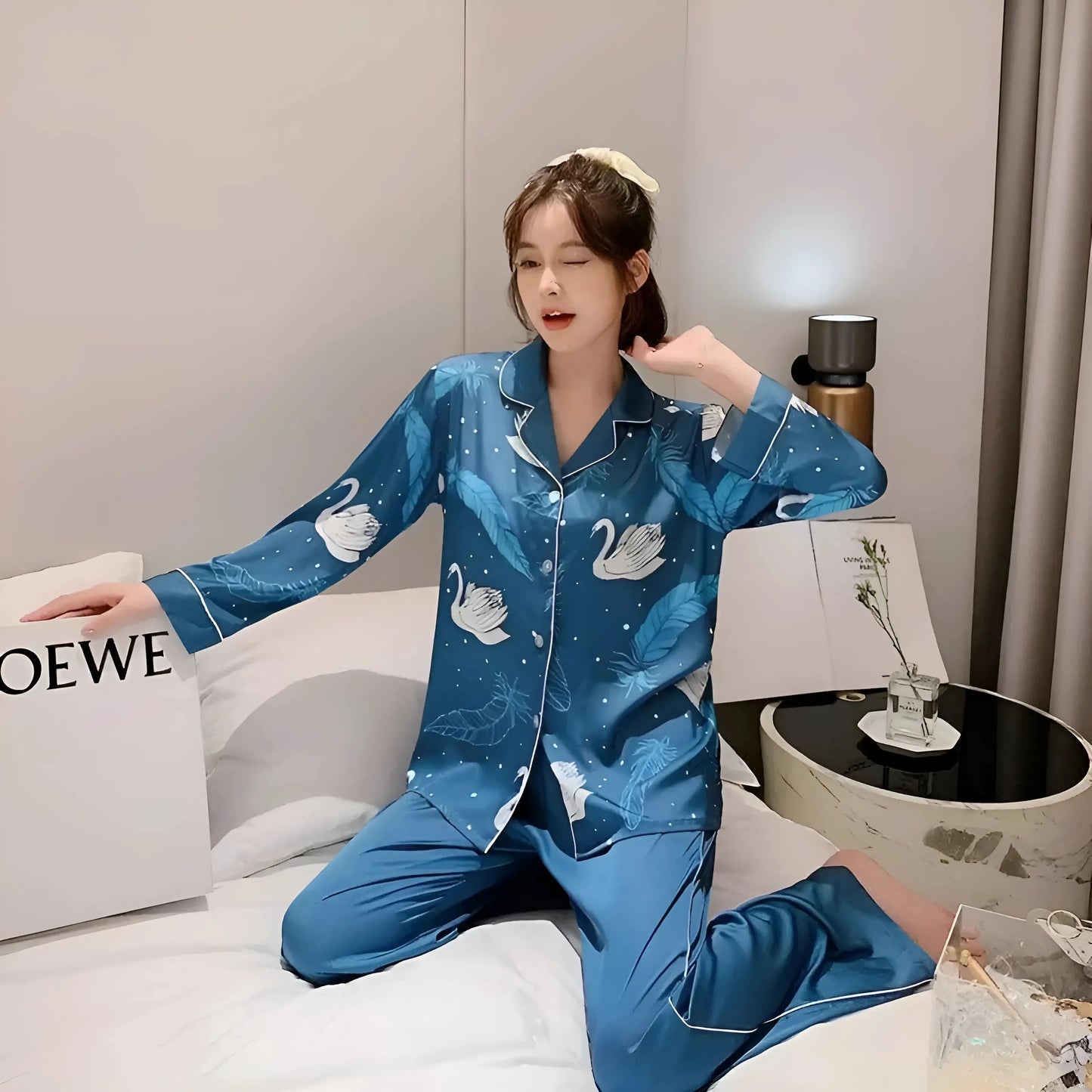 Pigiama da donna con stampa di cigni