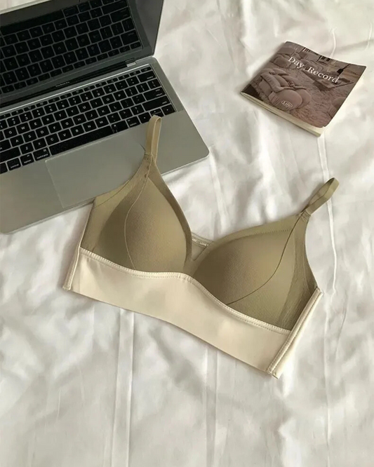 Bralette morbido con fondo decorativo