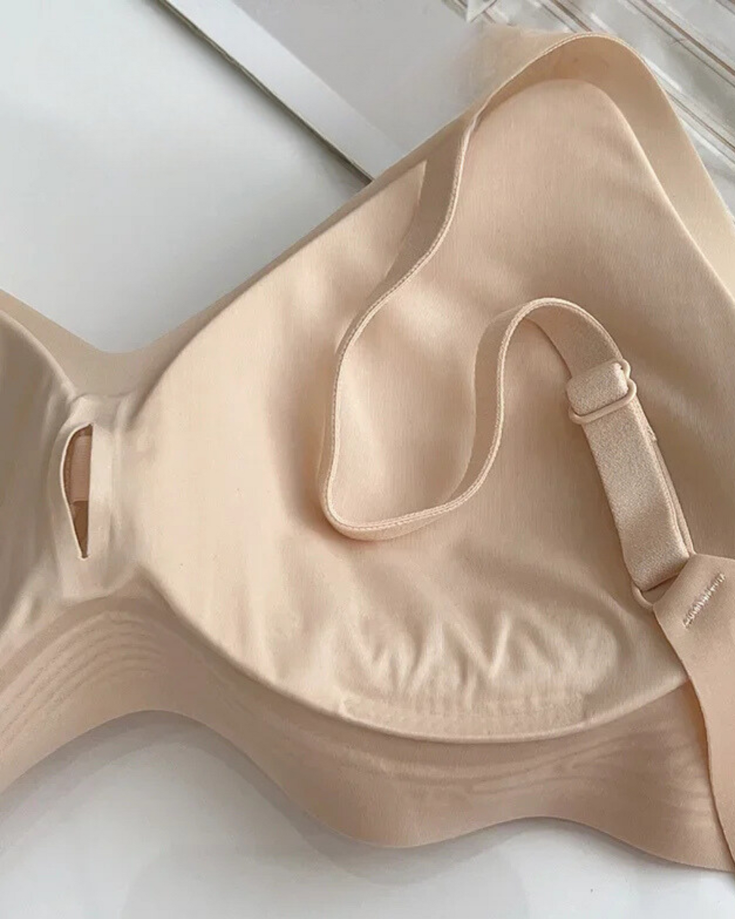 Reggiseno morbido senza cuciture con spalline sottili