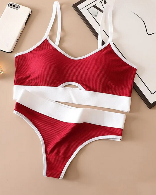Completo di lingerie a righe con cuciture a contrasto