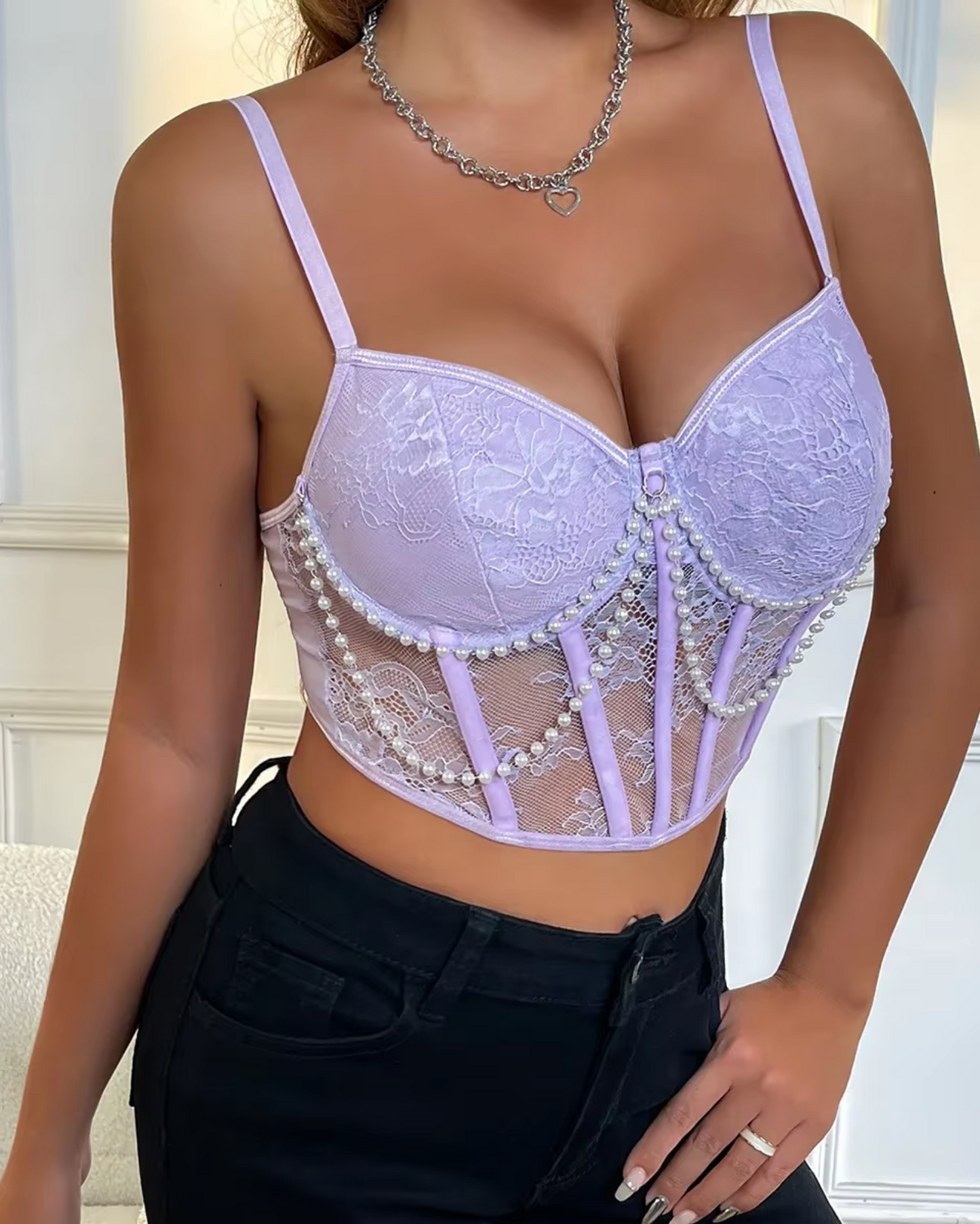 Reggiseno con catena decorativa di perle