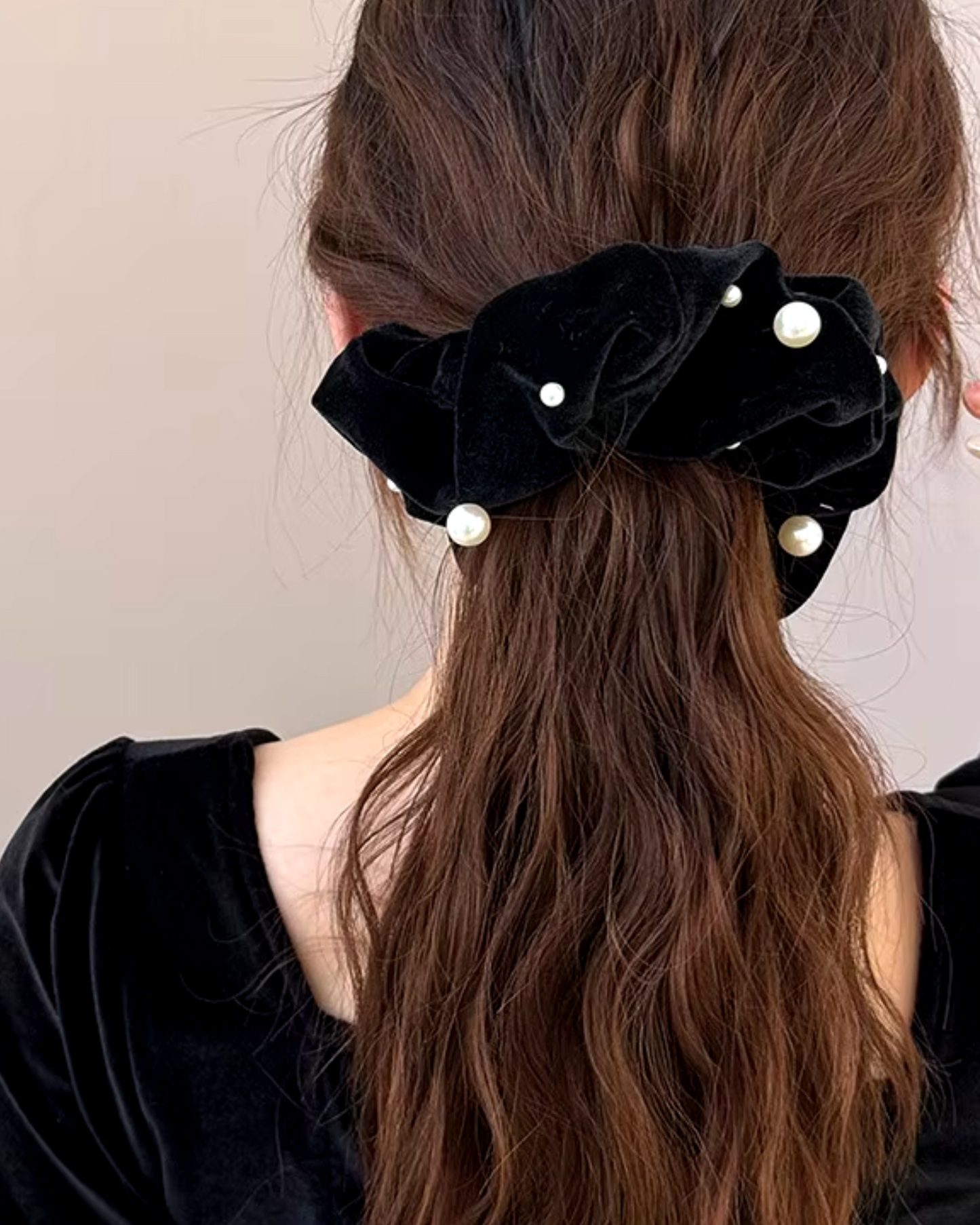 Fascia per capelli in velluto scrunchie con perle