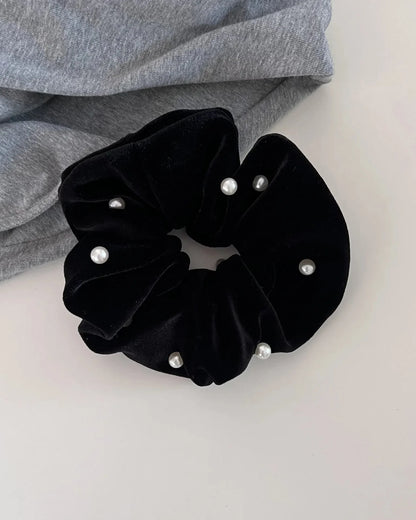 Fascia per capelli in velluto scrunchie con perle