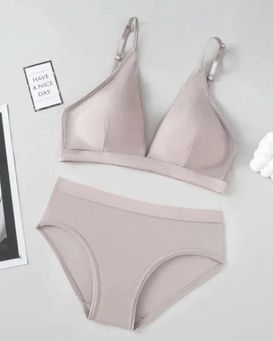 Completo di lingerie morbido con slip