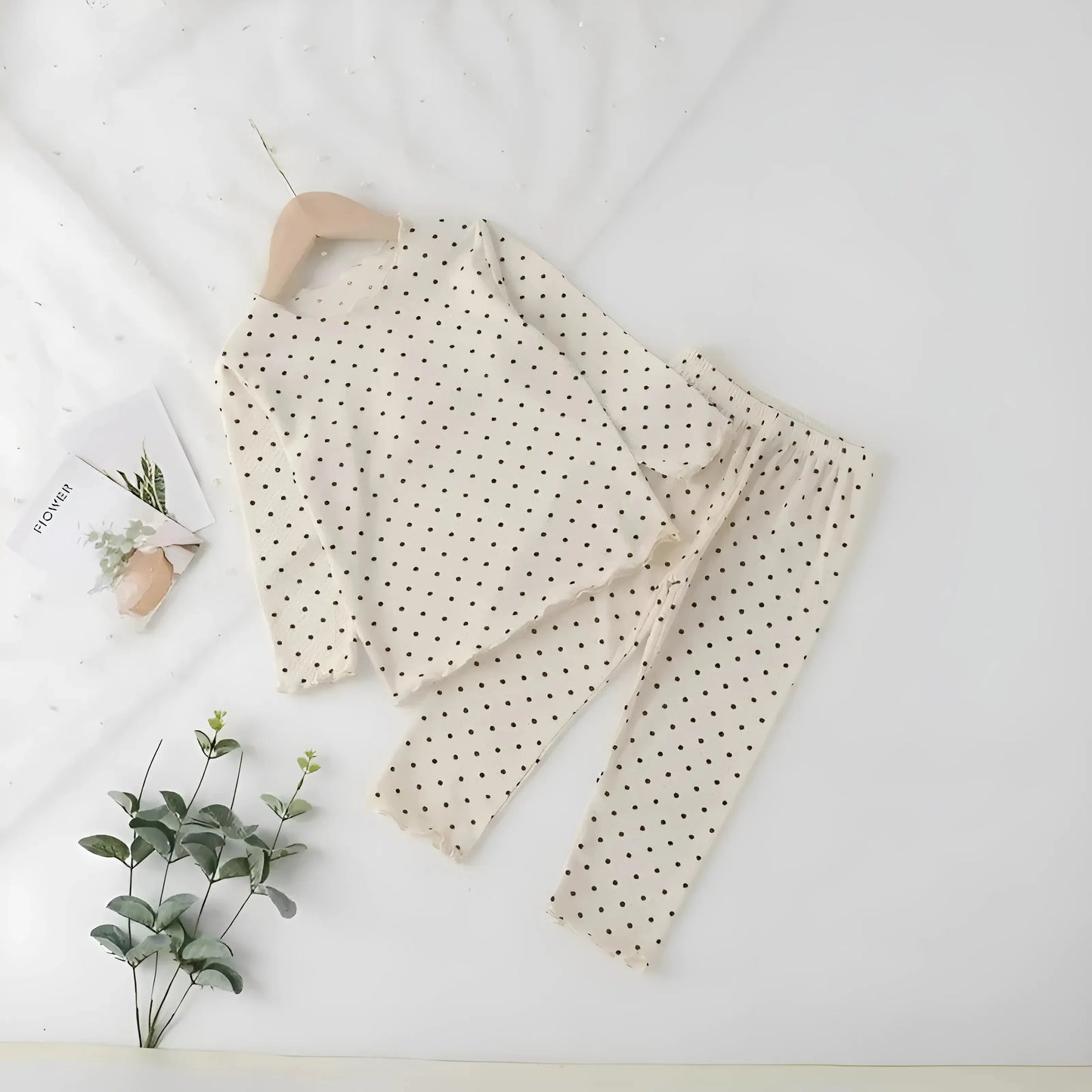 Beige Pigiama a maniche lunghe con pois per bambini