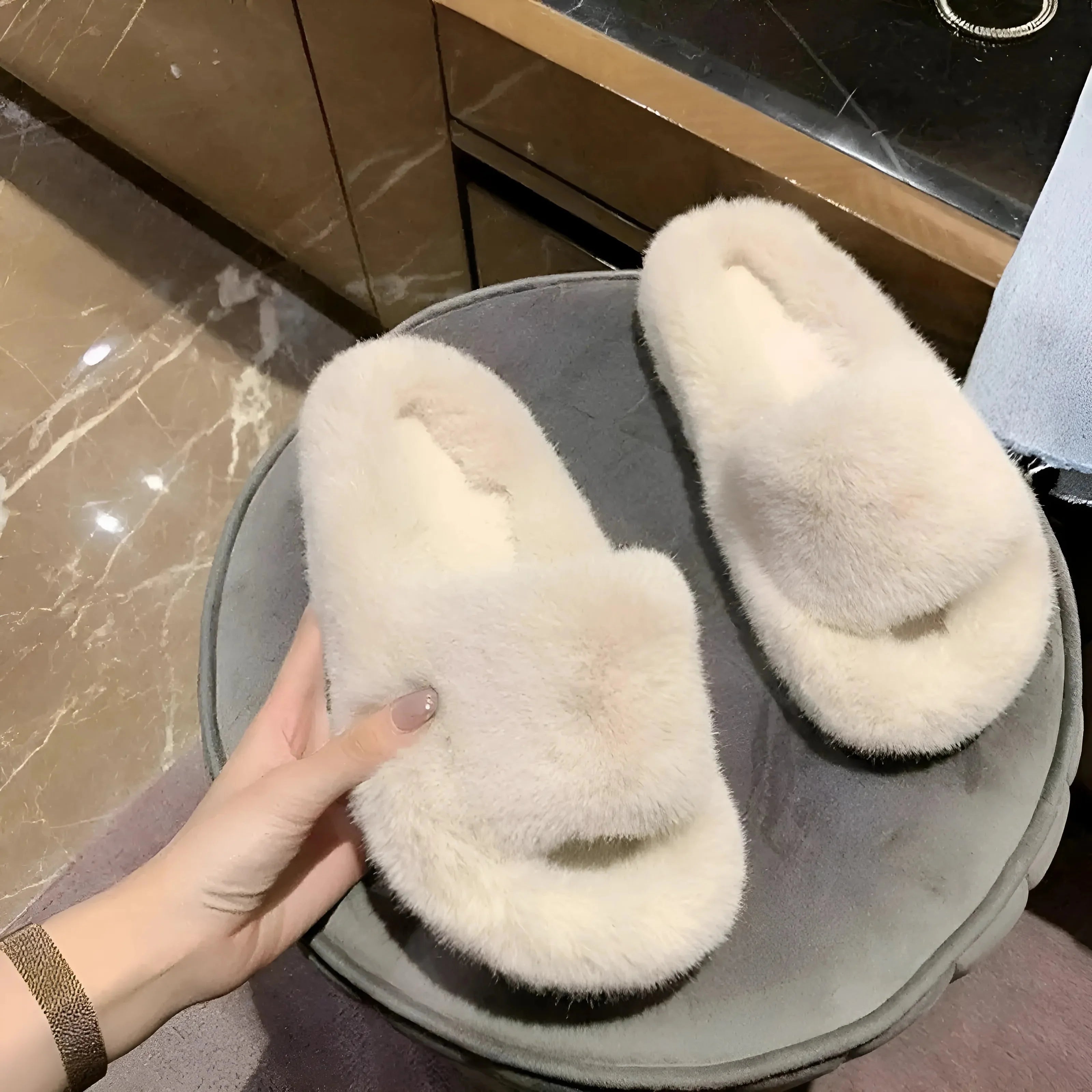 Minnetonka - Pantofole da donna in finta pelliccia, Stampa mimetica grigia., 35.5 EU Minnetonka - Pantofole da donna in finta pelliccia, Stampa mimetica grigia., 35.5 EU