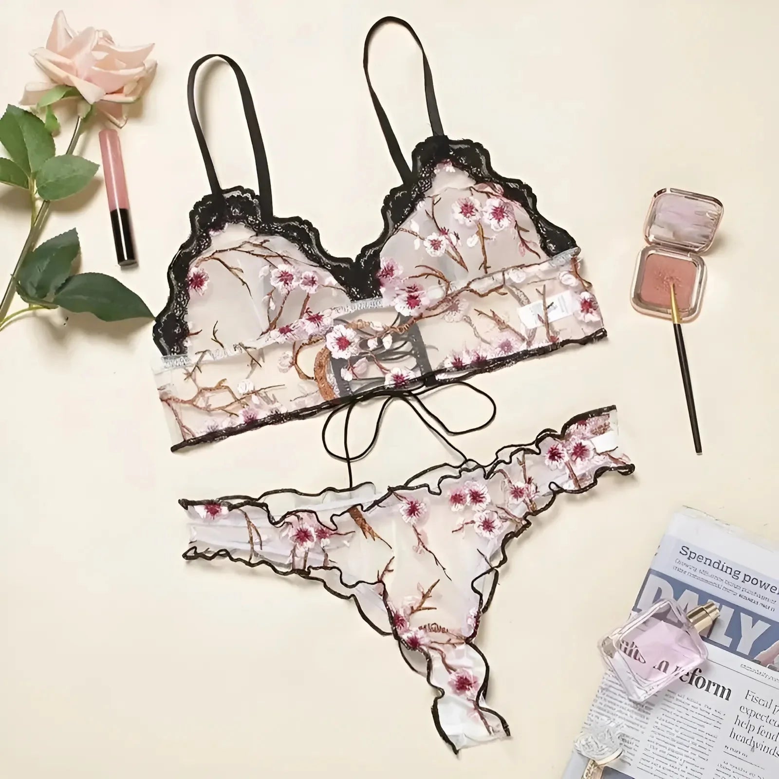 Beige Set di Lingerie in Pizzo con Delicato Design Floreale