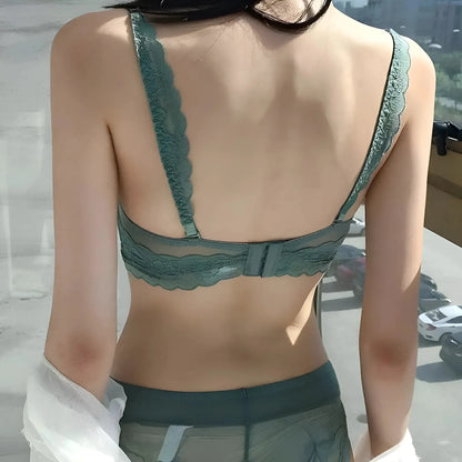  Set di Lingerie in Pizzo con Reggiseno a Scollatura Bassa