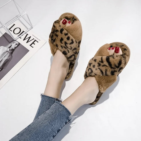 Pantofole soffici da donna a stampa leopardo