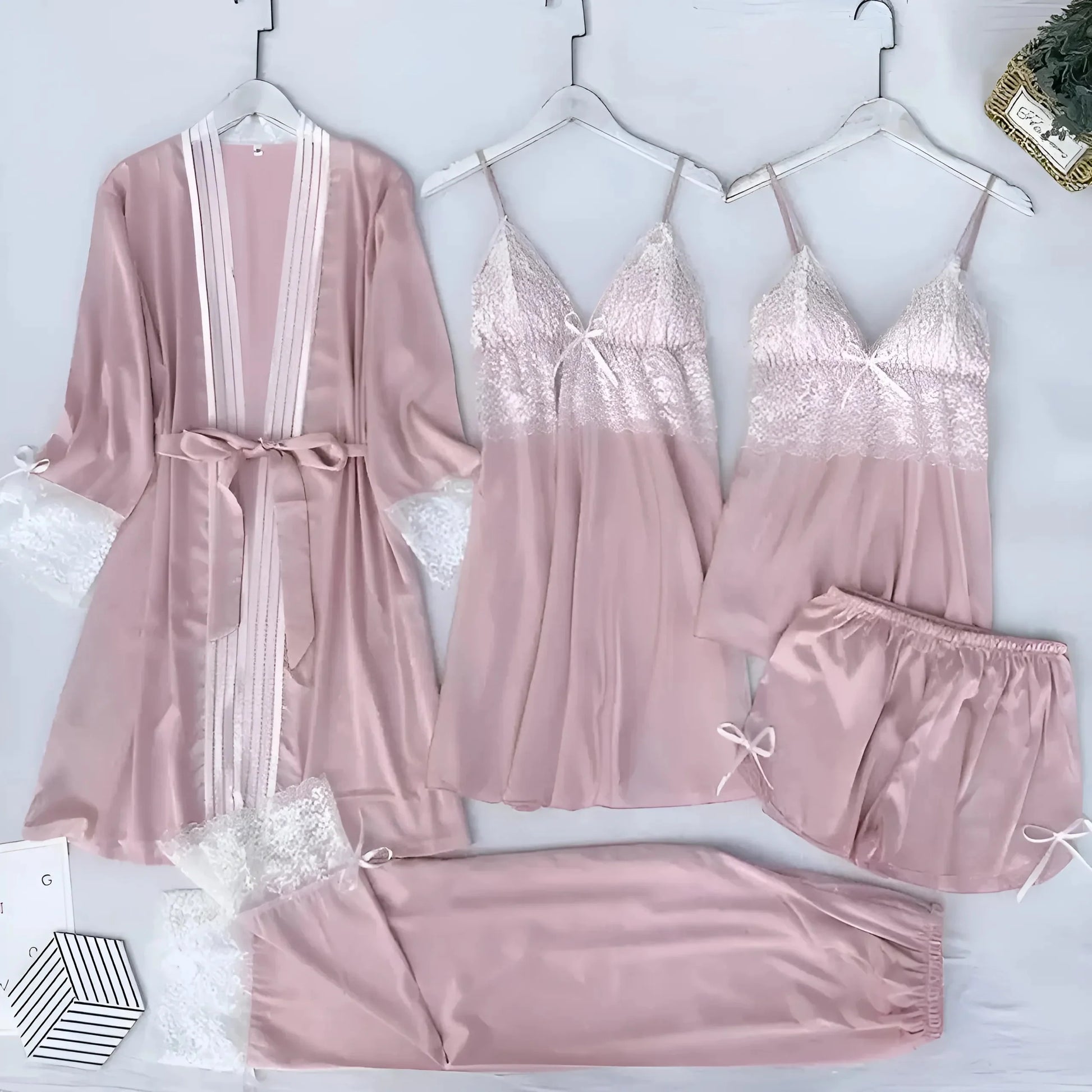 Rosa Set da notte in satin a cinque pezzi