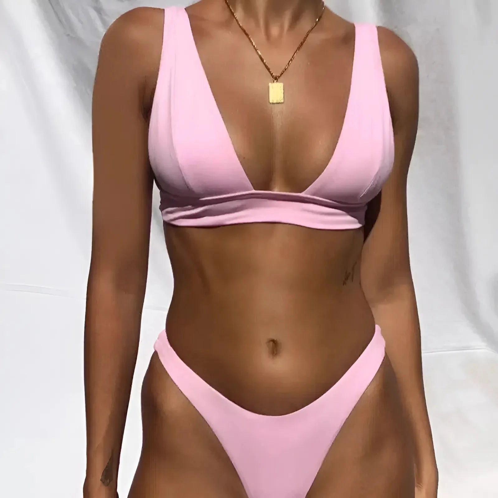 Rosa Bikini a due pezzi con coppe a triangolo