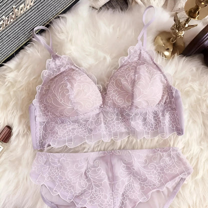 Viola Set di Lingerie in Pizzo con Decorazione Embossata