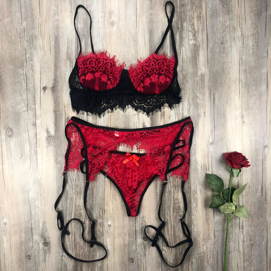 Rosso Set di Lingerie in Pizzo a 3 Pezzi con Cinghie per Cosce