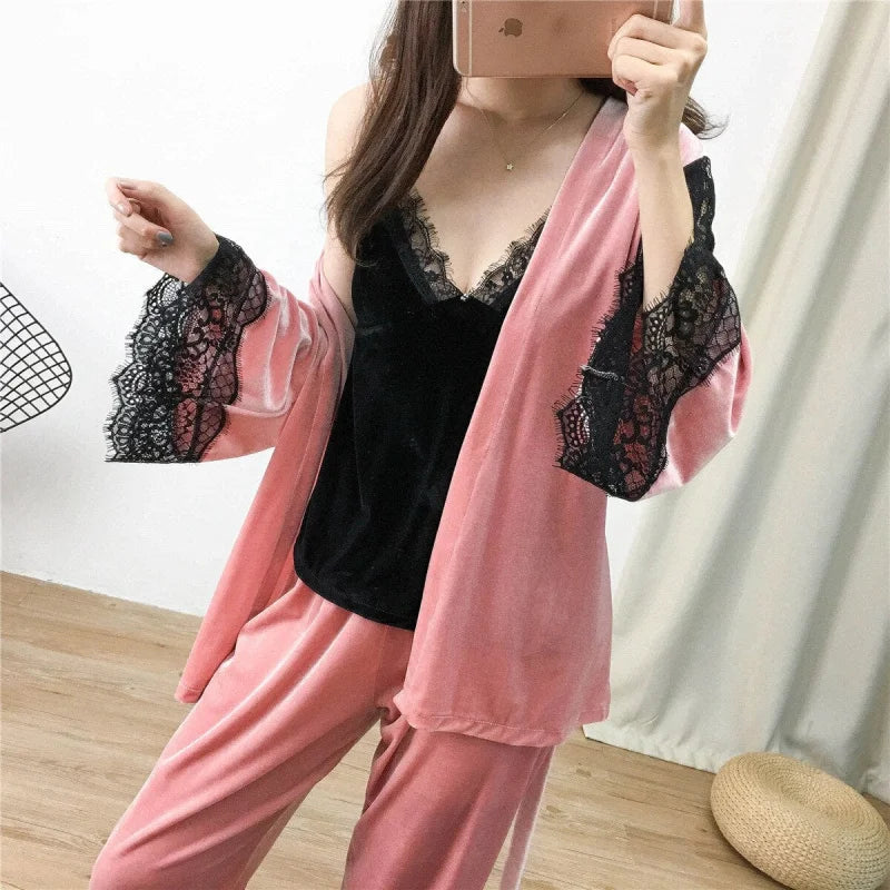 Set di abbigliamento da notte composto da tre pezzi con pizzo - rosa / s