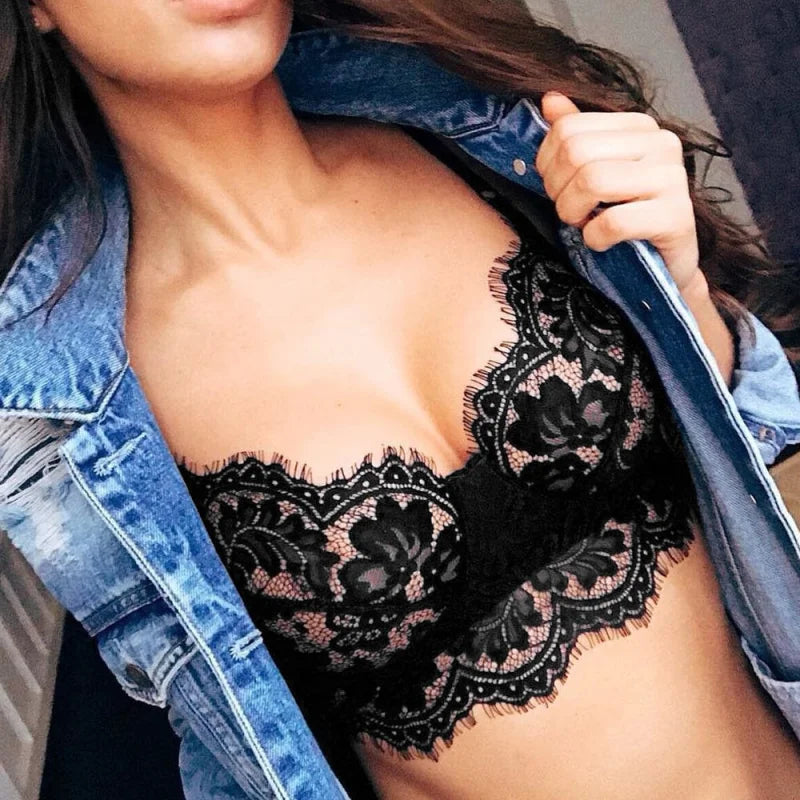 Set di biancheria intima in pizzo con top abbassato