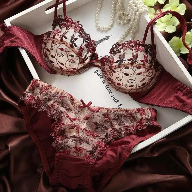 Set di lingerie in pizzo con fiori