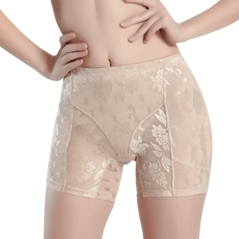 Shorts lunghi in pizzo con effetto push-up sui glutei e sui fianchi