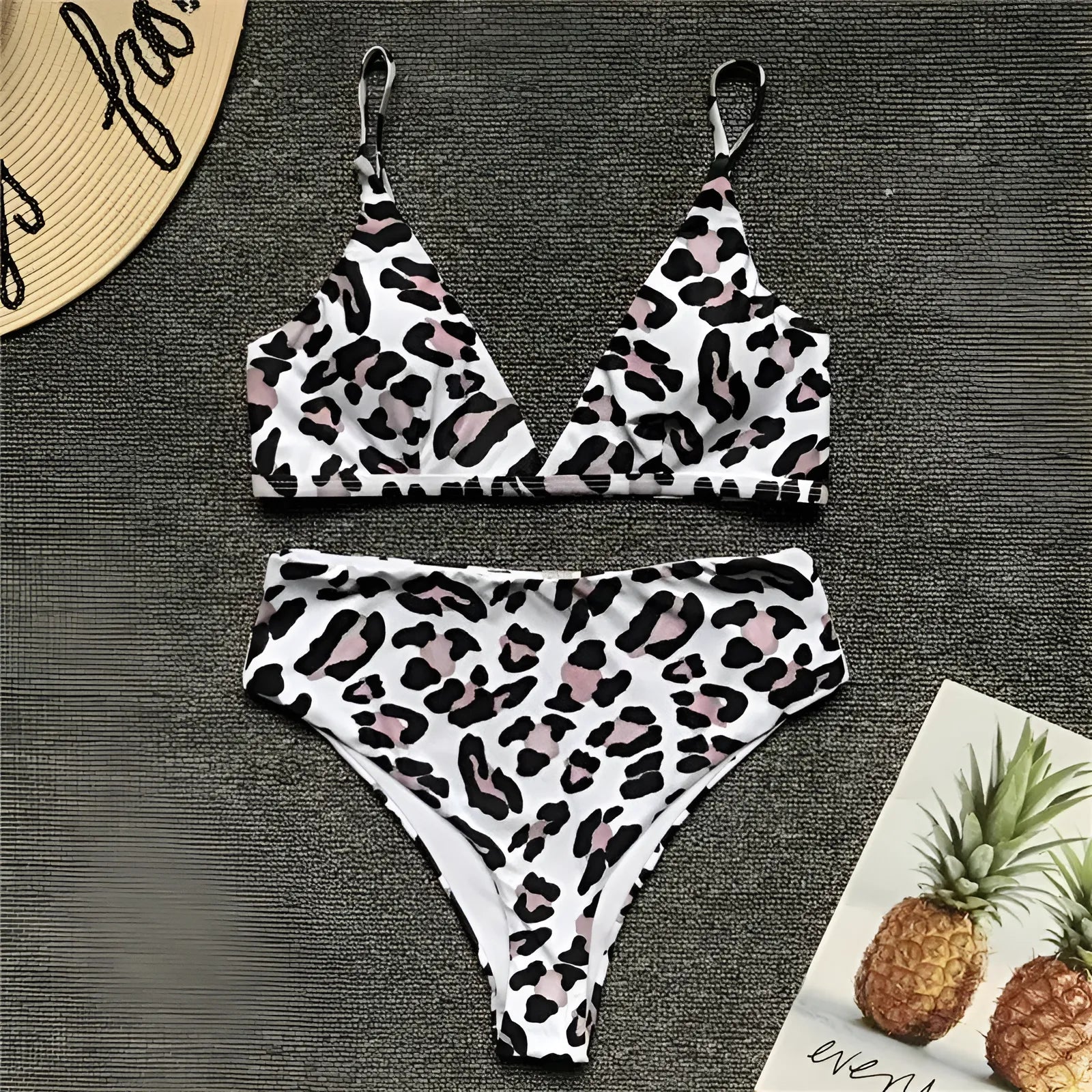  Set bikini a due pezzi con stampa leopardata