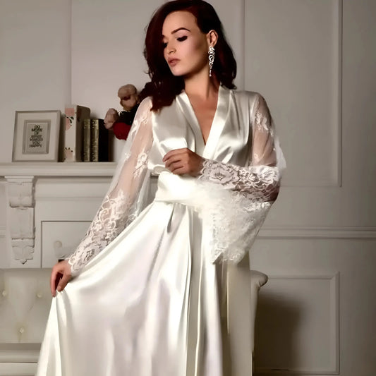 Bianco Accappatoio lungo in satin con pizzo