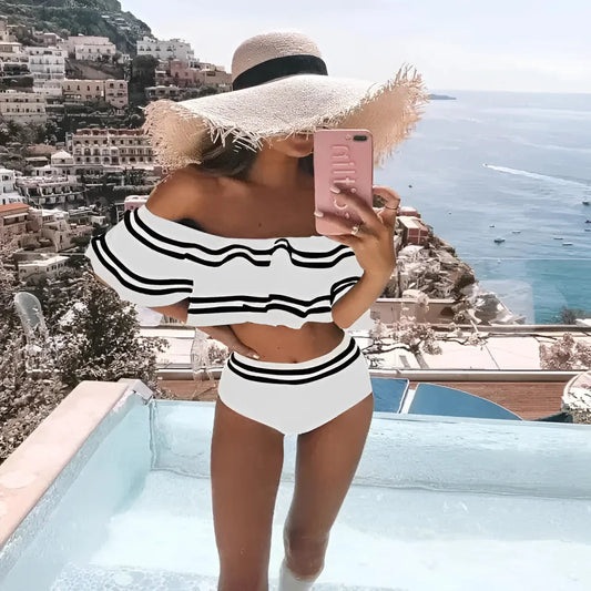 Bianco Costume da bagno a due pezzi con dettagli a volant sul décolleté